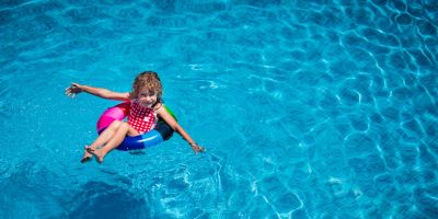 Costruzione piscina a sfioro o skimmer