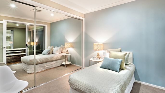 case piccole ma belle: arredamento camera da letto con specchi