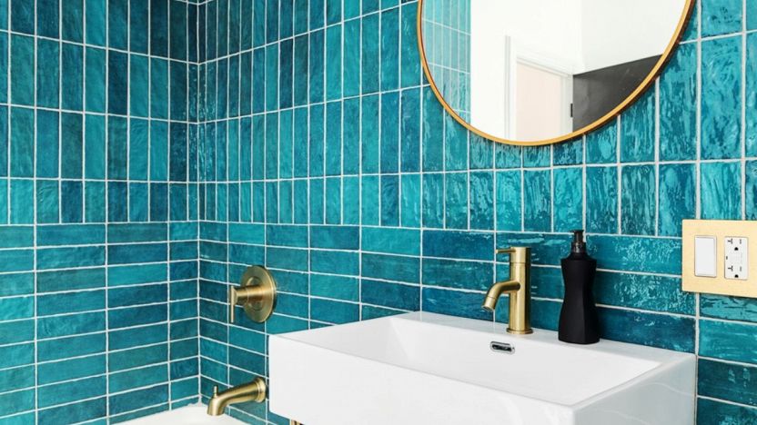 Come decorare il bagno con microcemento senza rimuovere le piastrelle?