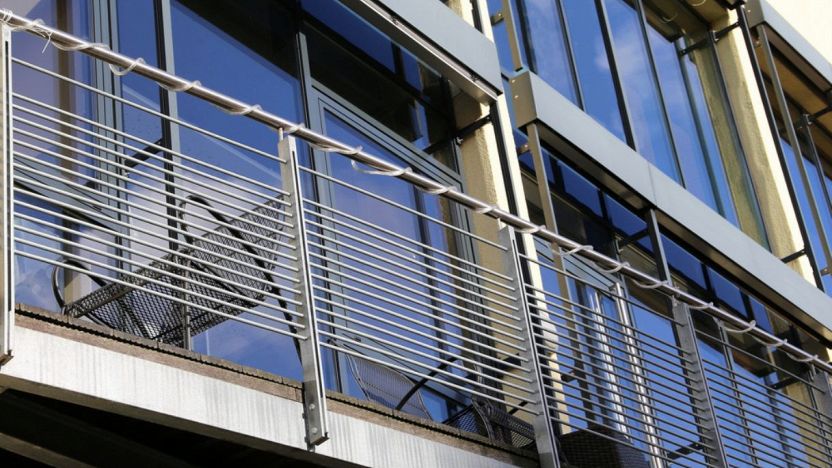 Hai Poco Spazio Sul Balcone Ma Vuoi Mettere Un Ombrellone Per Ripararti Dal Caldo Ecco La Soluzione Che Cercavi Il Design Ti Aiuta Sempre