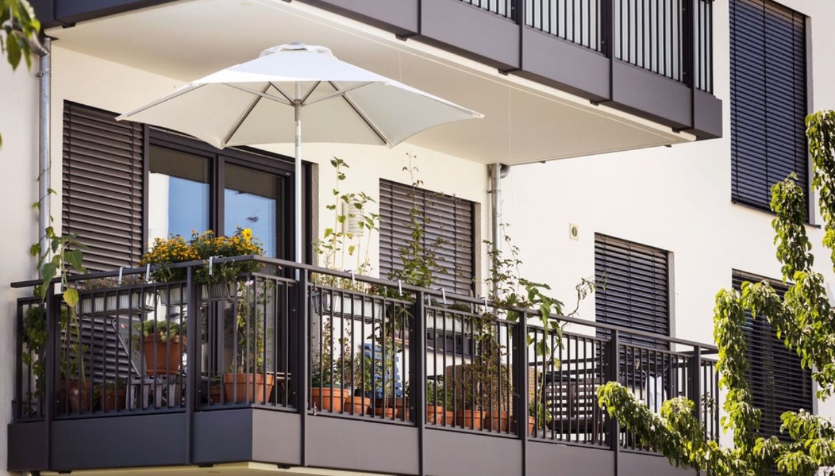 Vuoi mettere un ombrellone sul balcone in condominio