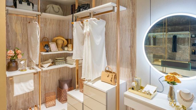 Boiserie nella cabina armadio