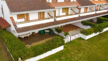 villette a schiera con i loro giardini
