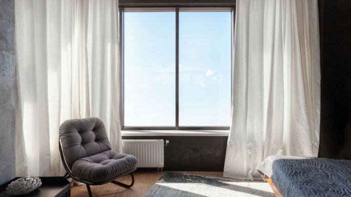 soggiorno con infissi in pvc effetto legno