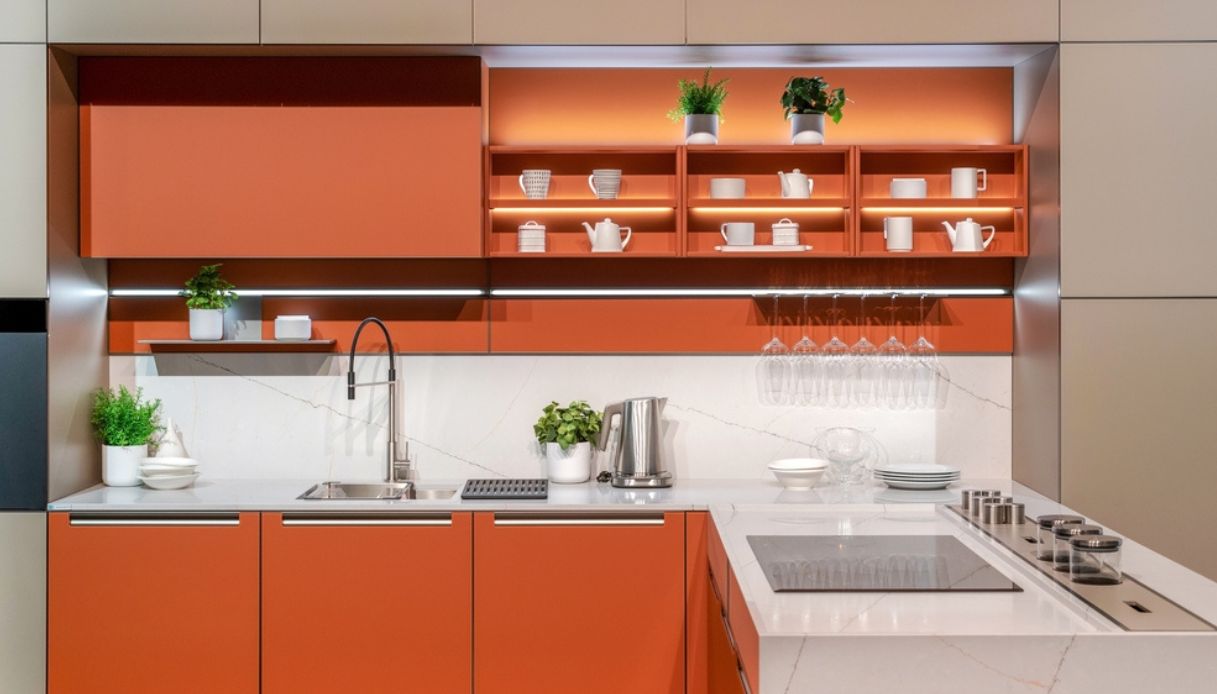 cucina arancione o terracotta