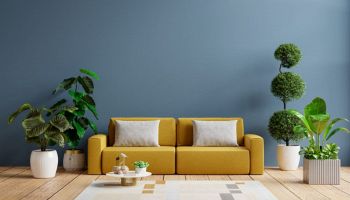 Un soggiorno arredato con i colori fortunati del feng shui nel 2025