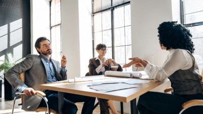 amministratori di condominio che discutono