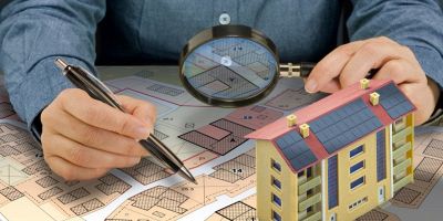 persona calcola dimensione e quanto pesa un impianto fotovoltaico
