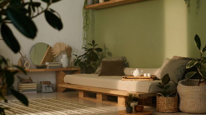 soggiorno con arredamento biofilico