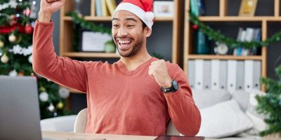 persona felice perché a Natale può chiedere il Conto Termico
