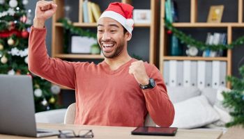 persona felice perché a Natale può chiedere il Conto Termico