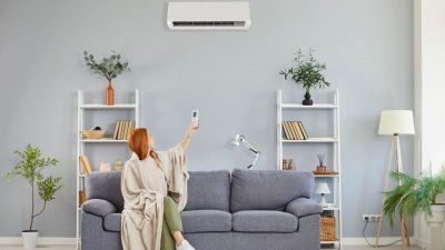 persona che usa il condizionatore in inverno