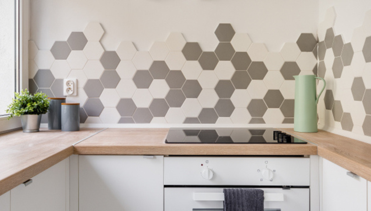cucina con piastrelle esagonali