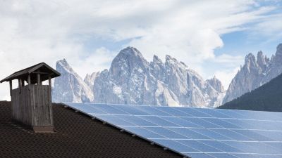 Fotovoltaico per casa in montagna, ti conviene davvero? Ecco come valutarlo e risparmiare