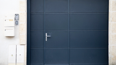 Portone da garage con porta pedonale: quando conviene e quanto costa installarlo