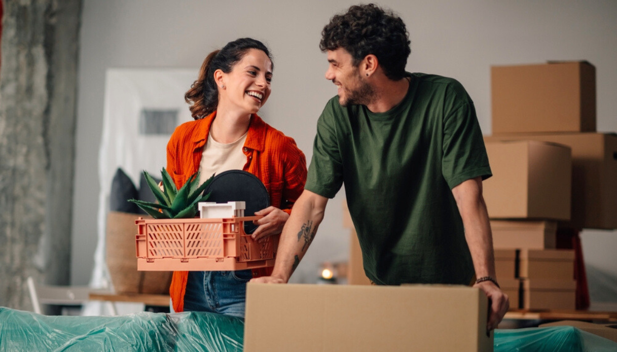coppia che trasloca nella nuova casa