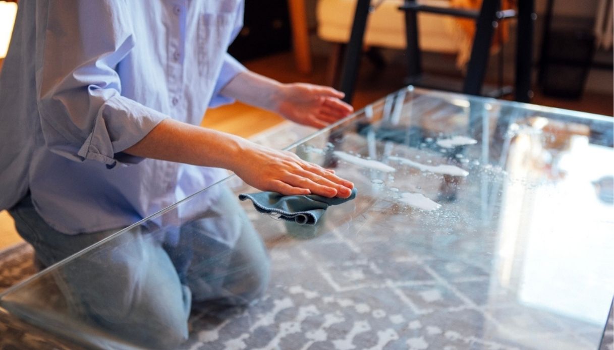 togliere cera dal vetro