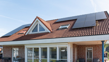 villetta con pannelli solari