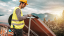 operaio che installa impianto fotovoltaico