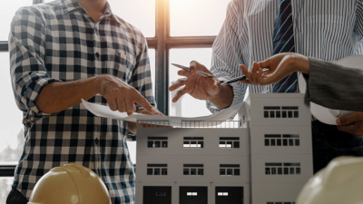architetti al lavoro su progetto