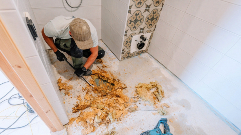 Quanto costa un muratore per rifare un bagno: prezzi aggiornati al 2026