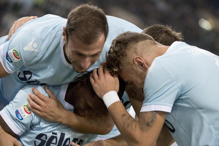 Lazio batte Cagliari 3-0 e va a -3 dal Napoli capolista con la Juve