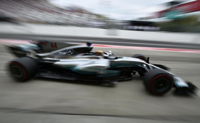 F1 Giappone, Hamilton in pole e seconda la Ferrari di Vettel