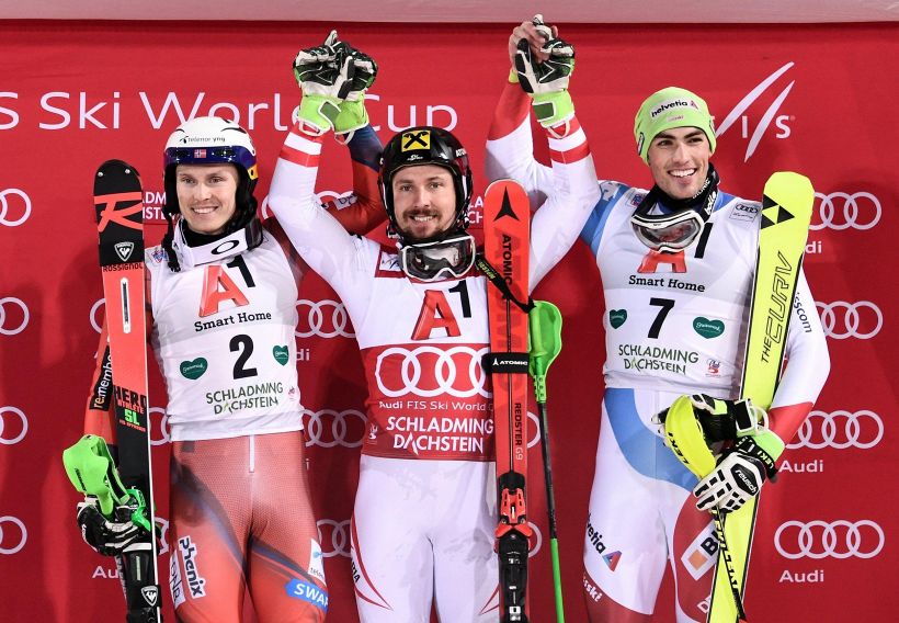 Sci: Hirscher vince in notturna. Gesto vergognoso dei tifosi