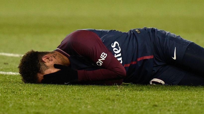 Tegola per il PSG: Neymar fuori due mesi