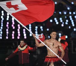 Pita Taufatofua, da Tonga alle Olimpiadi a torso nudo