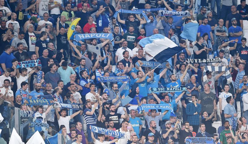 Napoli, grande entusiasmo alla partenza per Firenze
