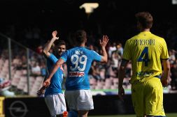 Serie A: Napoli-Chievo 2-1