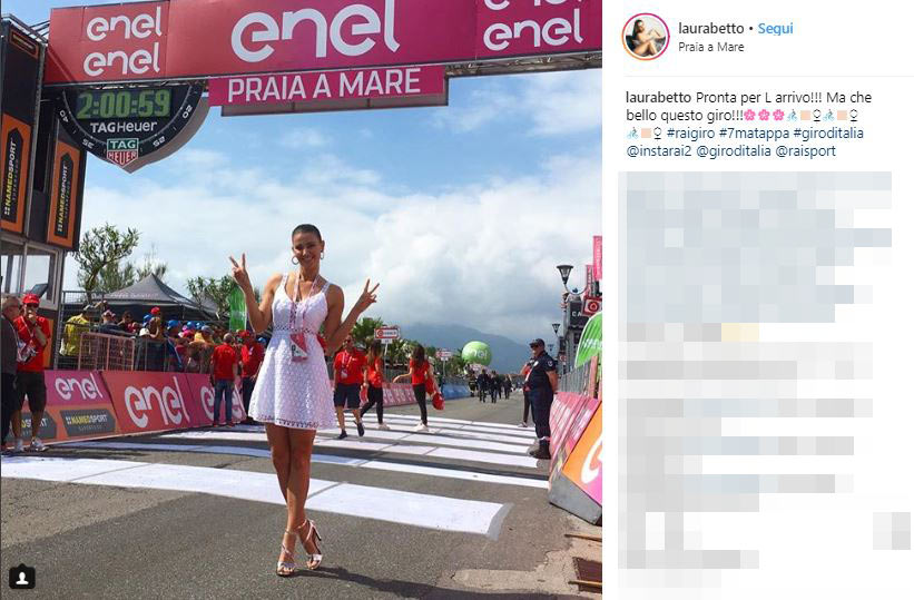 Giro d'Italia, la commentatrice che fa impazzire i social