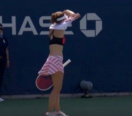 Lo "spogliarello" della Cornet crea scandalo agli Us Open