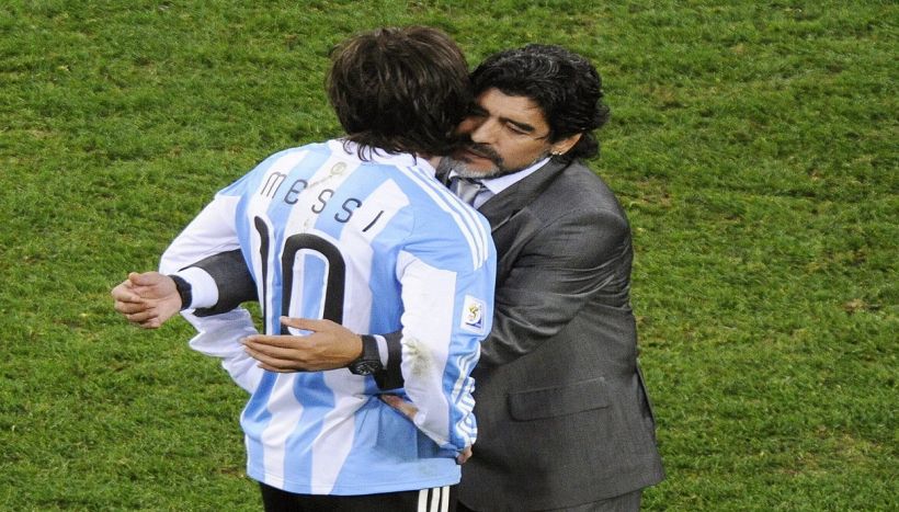 Maradona, bordata a Messi mentre…lo difendeva