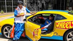 Ronaldinho taxista per un giorno per HotWheels