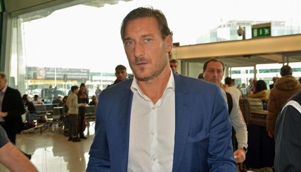 Totti, Rocchi e Var: è bufera sui social Totti, Rocchi e Var: è bufera sui social
