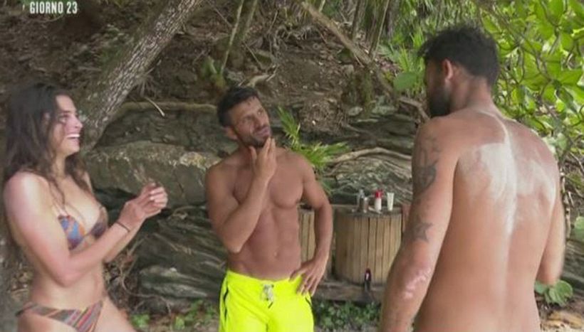 L'Isola dei flirt: Ghezzal e Ariadna Romero molto vicini