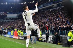 Dito medio a rivali e prende 5 anni di Daspo, perchè a Cr7 no?