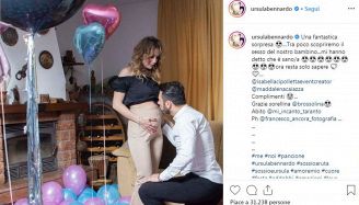Sossio Aruta e Ursula Bennardo in dolce attesa: svelato il sesso Sossio Aruta e Ursula Bennardo in dolce attesa: svelato il sesso