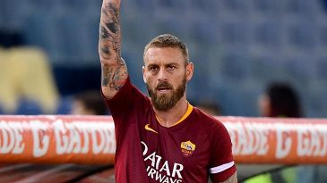 Passo indietro di De Rossi, futuro in bilico