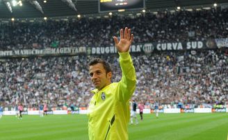Maldini, Del Piero, Totti e De Rossi: quante bandiere incomprese Maldini, Del Piero, Totti e De Rossi: quante bandiere incomprese
