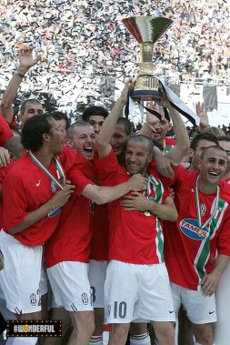 La Juve ricorda Scudetto 2006 revocato, web scatenato