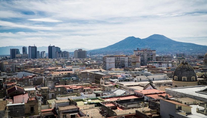"Napoli? Ho paura”. Ma la wag del possibile colpo nega tutto
