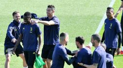 Juve, il plebiscito dei tifosi: Vai via, basta capricci