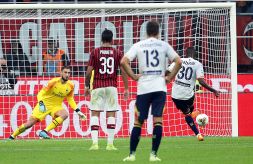 Milan-Lecce 2-2: tifosi furibondi, mai più titolari