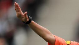 Calcio follia: arbitro donna aggredita da allenatore e tifoso
