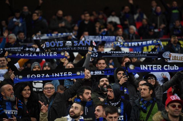 Inter, i tifosi si consolano ma la rabbia resta
