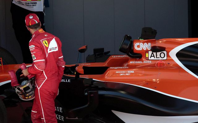 Ferrari: "Prendi me al posto di Vettel". Tifosi si scatenano