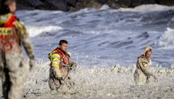 Olanda in lutto: cinque surfisti uccisi da una valanga di schiuma